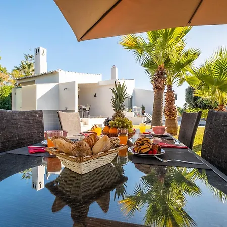 Villa In Portugal With Infinity Pool & Golf Nearby *