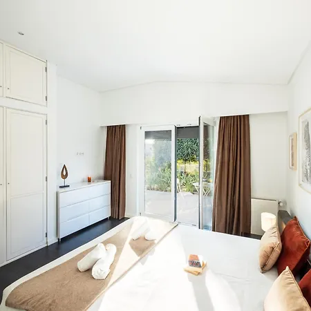 Modern 4 Bed Villa, Private Infinity Pool, Wi-fi * Alvor