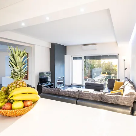 Modern 4 Bed Villa, Private Infinity Pool, Wi-fi Villa *