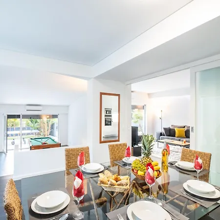 Modern 4 Bed Villa, Private Infinity Pool, Wi-fi * Alvor