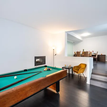 Modern 4 Bed Villa, Private Infinity Pool, Wi-fi * Alvor