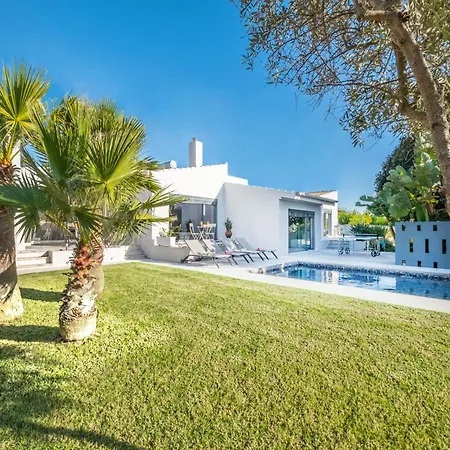 Modern 4 Bed Villa, Private Infinity Pool, Wi-fi Alvor